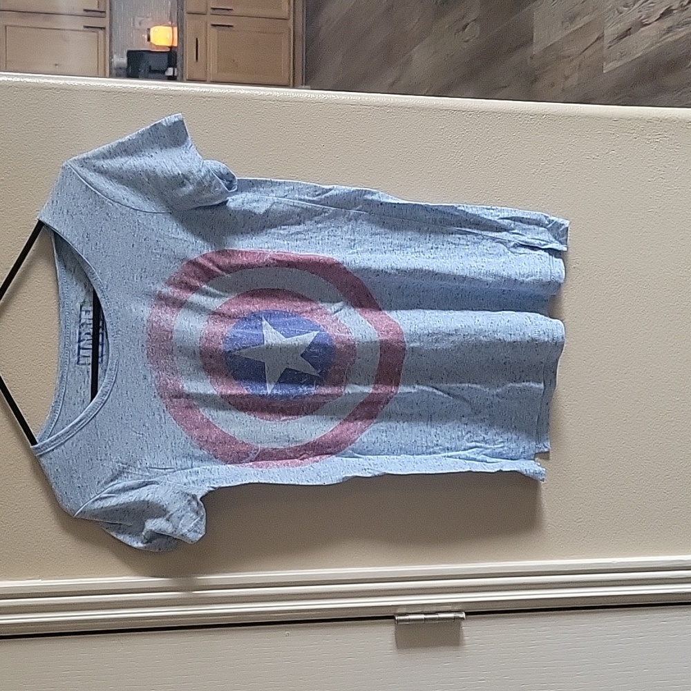Marvel captain America shirt size medium
